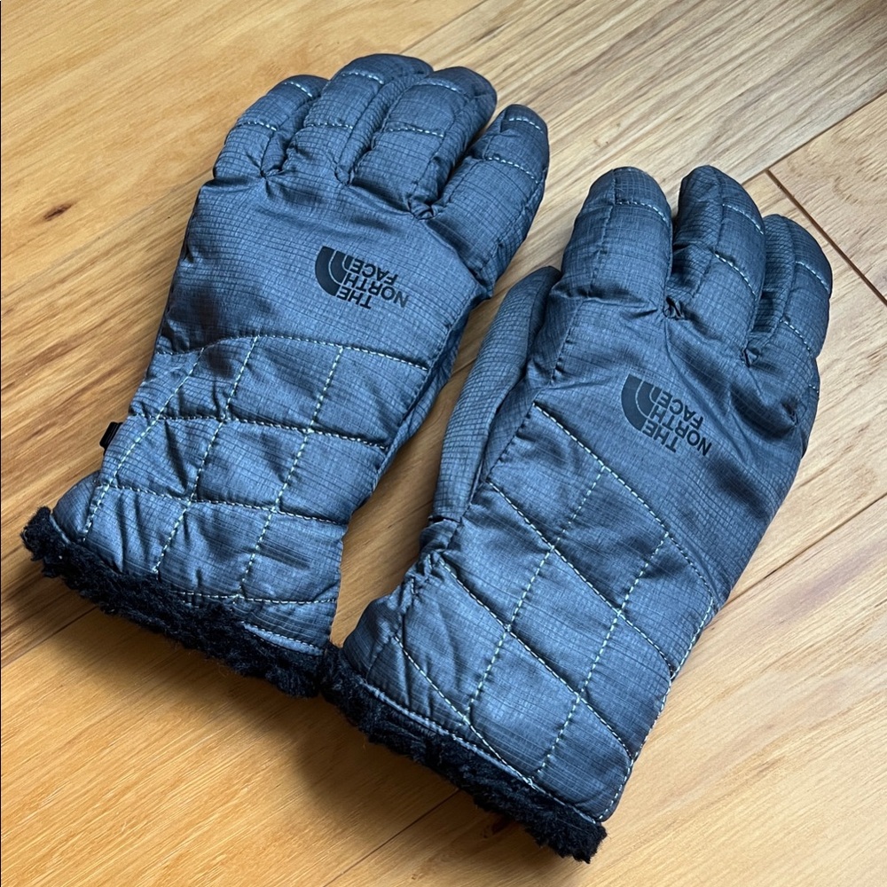 The North Face Gray Quilted Gloves